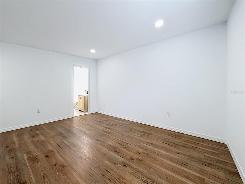 На продажу: $195,000 (4 спален, 3 ванн, 2416 Квадратных фут)