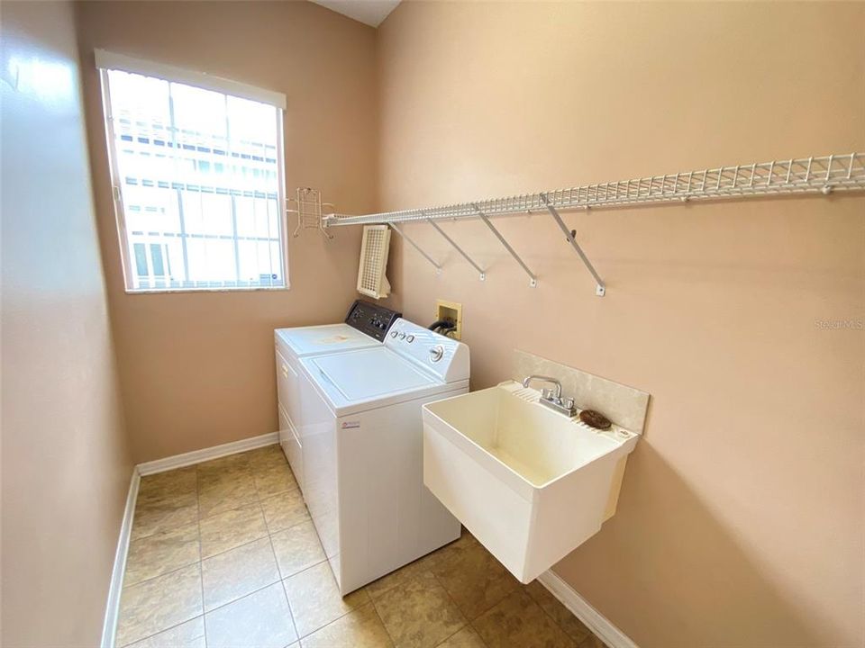 En Renta: $3,750 (5 camas, 3 baños, 2785 Pies cuadrados)