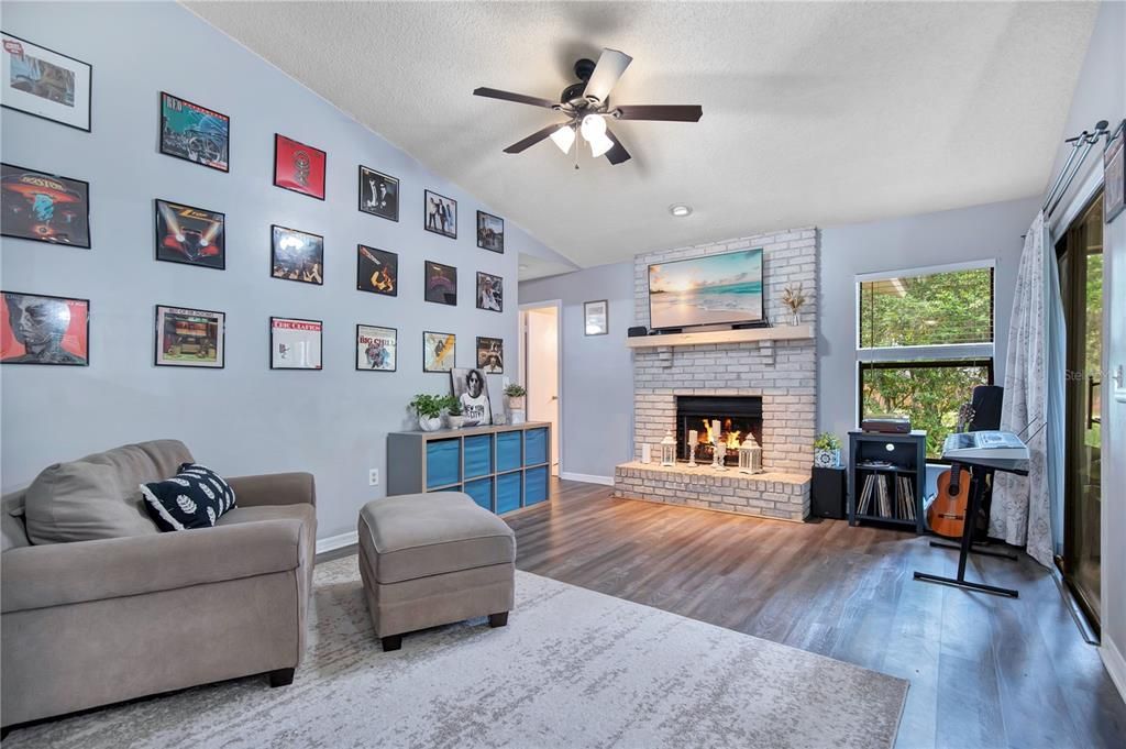 For Sale: $429,000 (3 beds, 2 baths, 1756 Square Feet)
