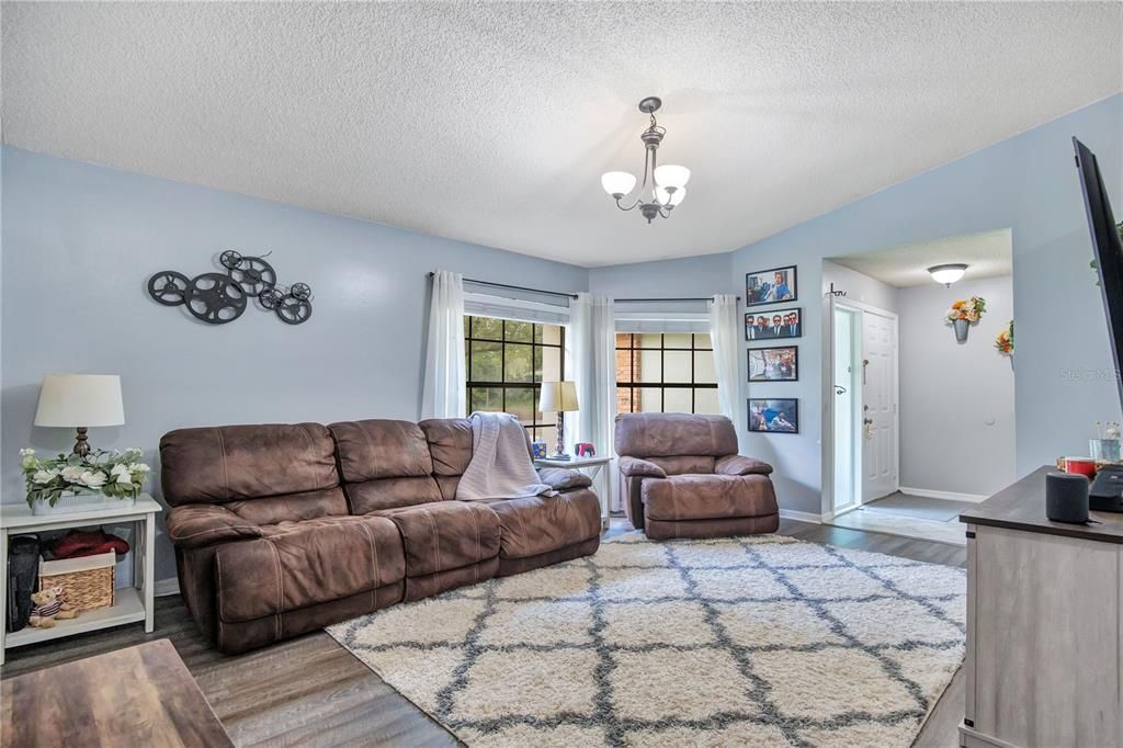 For Sale: $429,000 (3 beds, 2 baths, 1756 Square Feet)