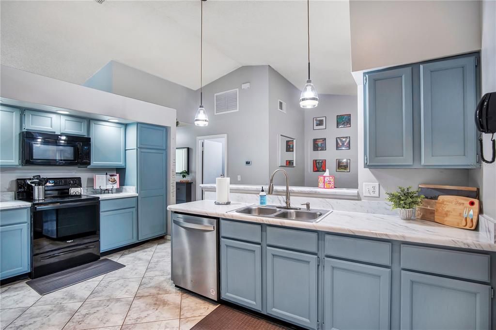 For Sale: $429,000 (3 beds, 2 baths, 1756 Square Feet)
