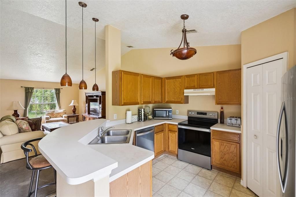 For Sale: $320,000 (3 beds, 2 baths, 1340 Square Feet)