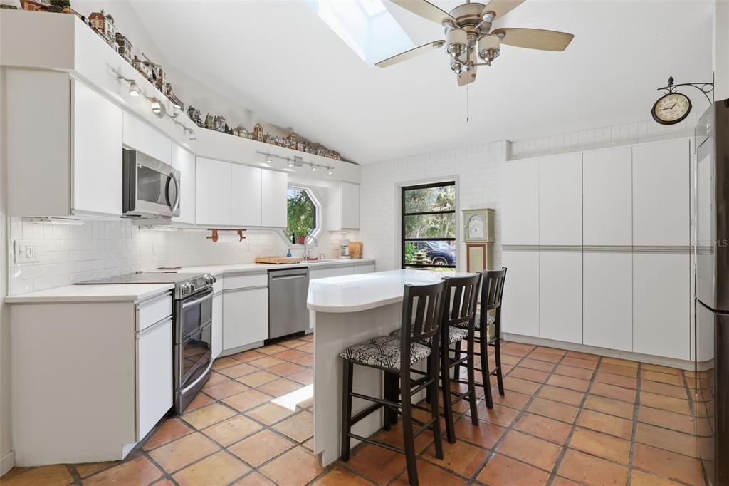 En Venta: $850,000 (3 camas, 2 baños, 2297 Pies cuadrados)
