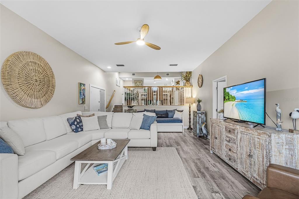 En Venta: $799,900 (2 camas, 2 baños, 1352 Pies cuadrados)