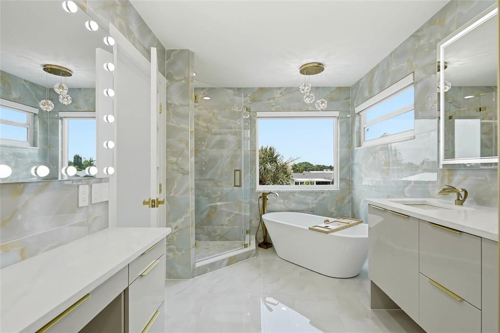 En Venta: $1,679,000 (3 camas, 3 baños, 2499 Pies cuadrados)
