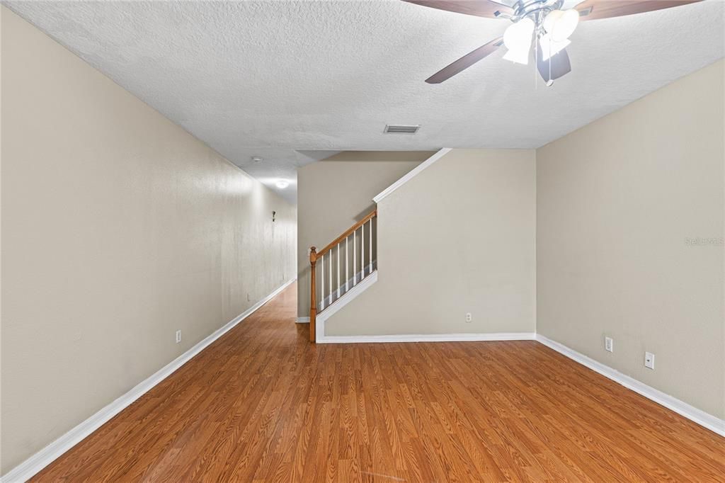 待售: $220,000 (2 贝兹, 2 浴室, 1560 平方英尺)