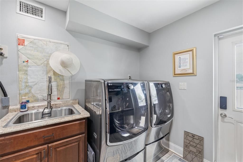 En Venta: $968,000 (4 camas, 3 baños, 3172 Pies cuadrados)