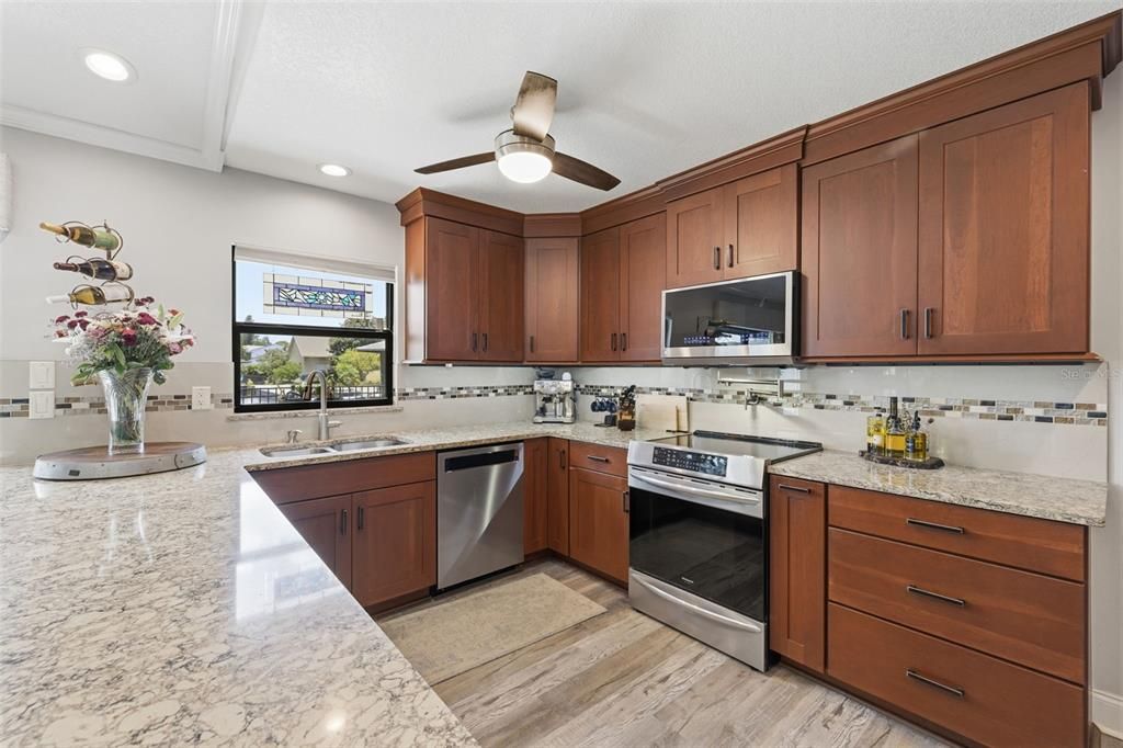 En Venta: $968,000 (4 camas, 3 baños, 3172 Pies cuadrados)