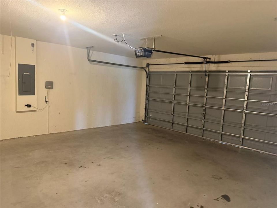 Activo con contrato: $250,000 (3 camas, 2 baños, 1686 Pies cuadrados)