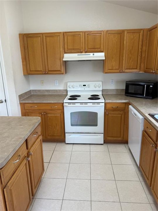 Activo con contrato: $250,000 (3 camas, 2 baños, 1686 Pies cuadrados)