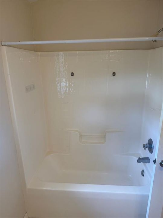 Activo con contrato: $250,000 (3 camas, 2 baños, 1686 Pies cuadrados)