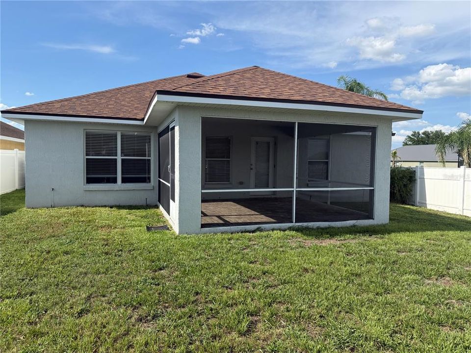 Activo con contrato: $250,000 (3 camas, 2 baños, 1686 Pies cuadrados)