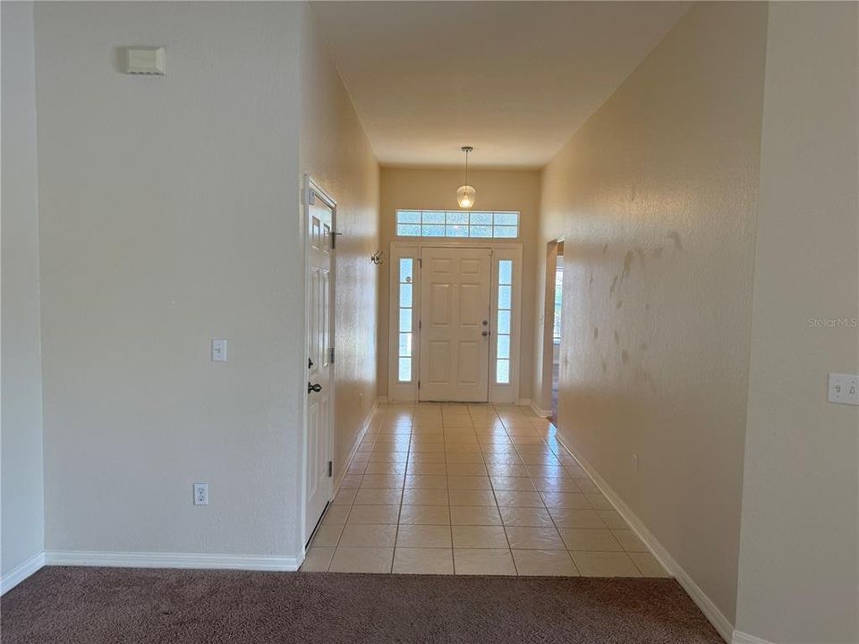 Activo con contrato: $250,000 (3 camas, 2 baños, 1686 Pies cuadrados)