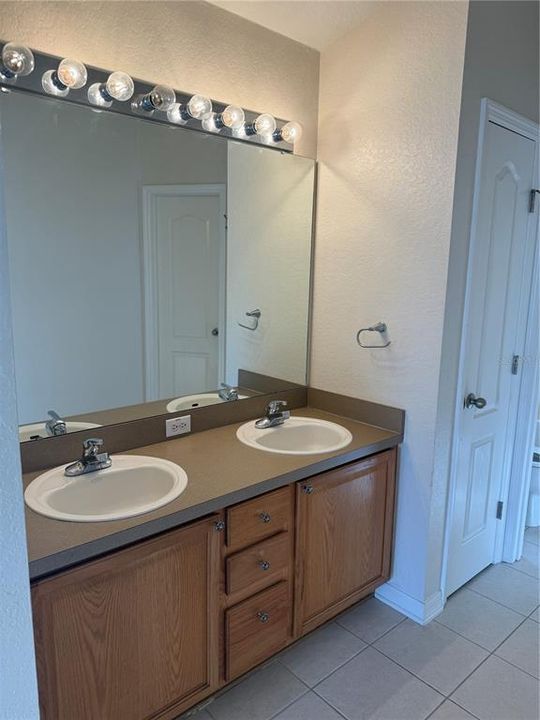 Activo con contrato: $250,000 (3 camas, 2 baños, 1686 Pies cuadrados)
