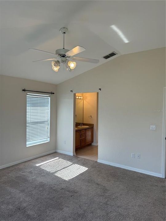 Activo con contrato: $250,000 (3 camas, 2 baños, 1686 Pies cuadrados)