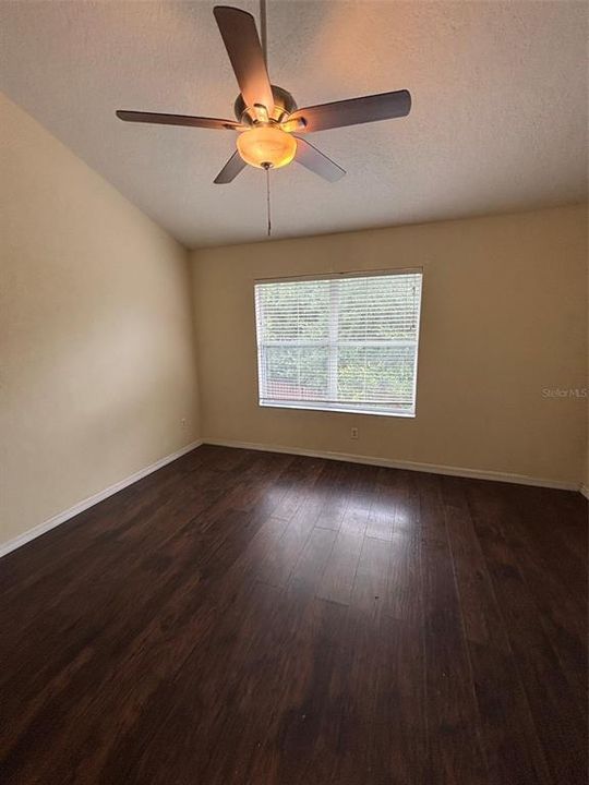 В аренду: $1,895 (3 спален, 2 ванн, 1384 Квадратных фут)