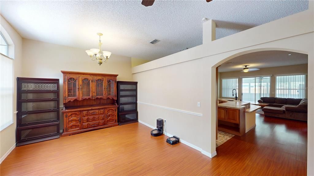 En Venta: $359,900 (4 camas, 2 baños, 2072 Pies cuadrados)