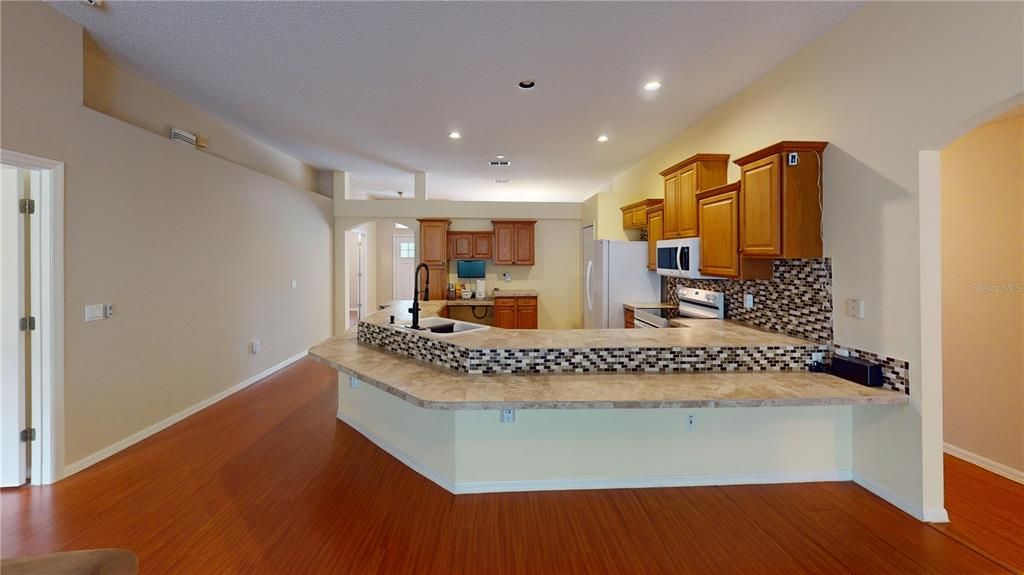 En Venta: $359,900 (4 camas, 2 baños, 2072 Pies cuadrados)