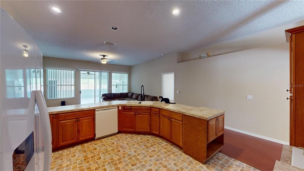 En Venta: $359,900 (4 camas, 2 baños, 2072 Pies cuadrados)