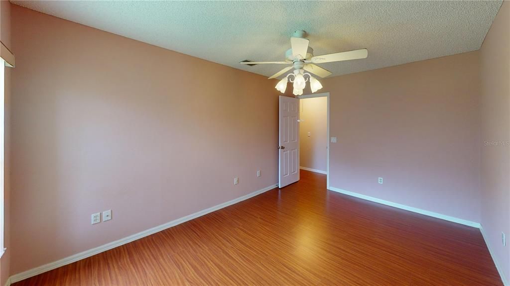 En Venta: $359,900 (4 camas, 2 baños, 2072 Pies cuadrados)