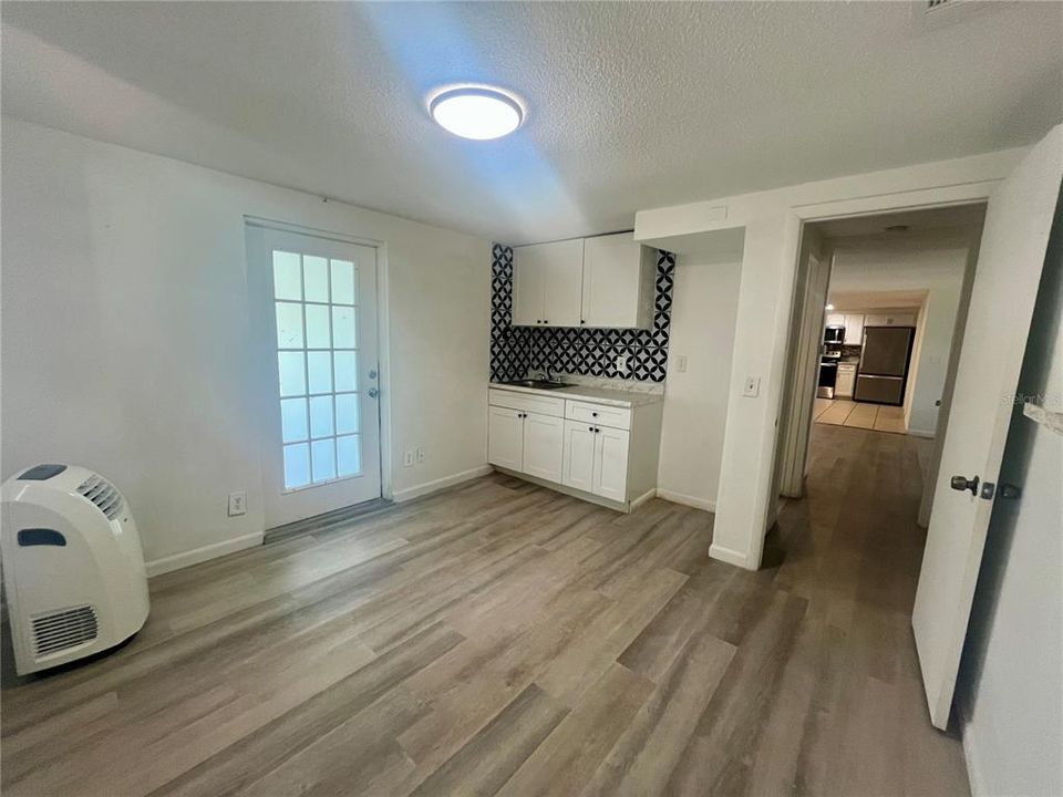 В аренду: $2,250 (4 спален, 3 ванн, 1096 Квадратных фут)
