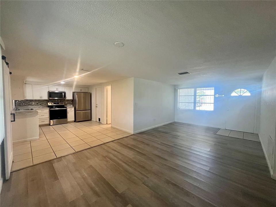 В аренду: $2,250 (4 спален, 3 ванн, 1096 Квадратных фут)