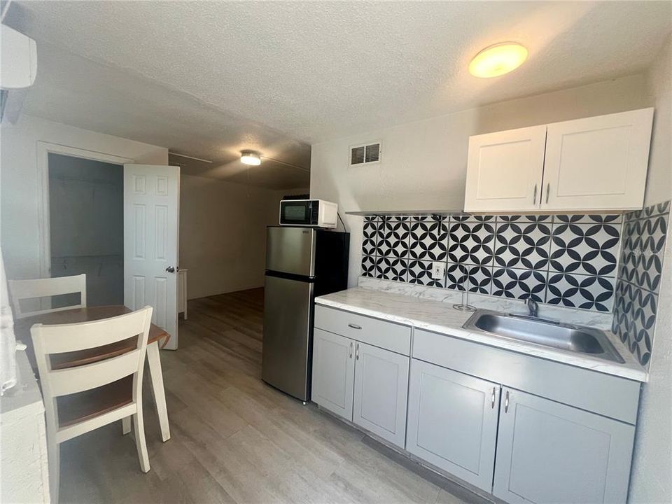 В аренду: $2,250 (4 спален, 3 ванн, 1096 Квадратных фут)