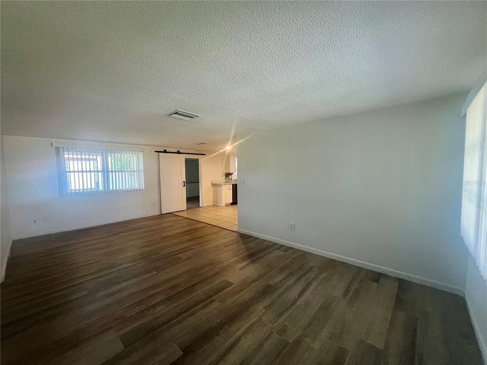 В аренду: $2,250 (4 спален, 3 ванн, 1096 Квадратных фут)