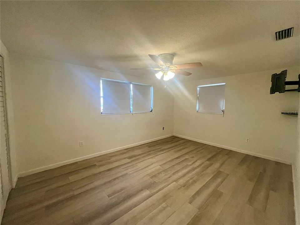 В аренду: $2,250 (4 спален, 3 ванн, 1096 Квадратных фут)