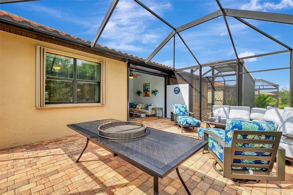 En Venta: $339,900 (2 camas, 2 baños, 1568 Pies cuadrados)