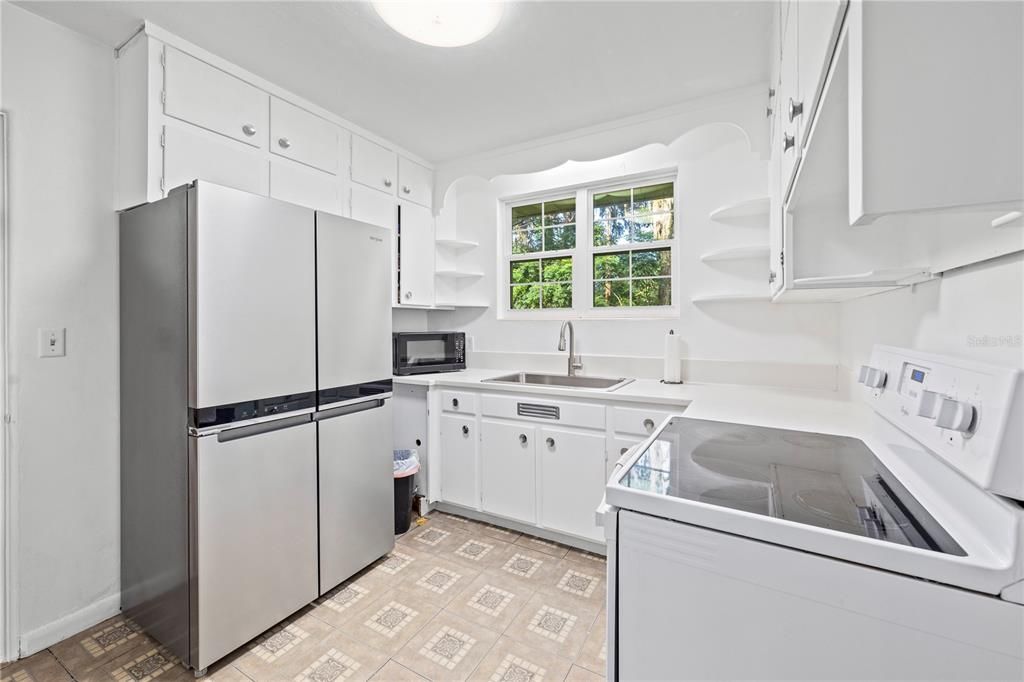 На продажу: $219,900 (3 спален, 2 ванн, 1352 Квадратных фут)