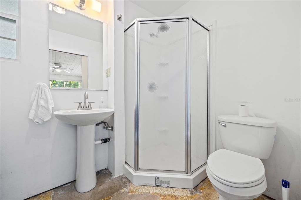 На продажу: $219,900 (3 спален, 2 ванн, 1352 Квадратных фут)