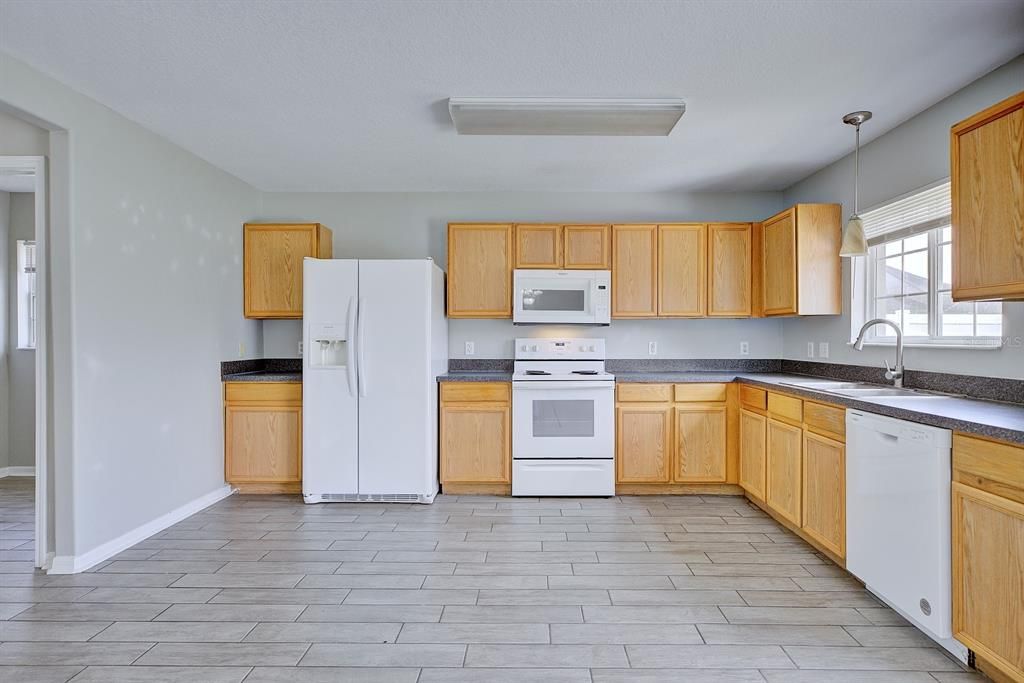 En Venta: $359,900 (4 camas, 2 baños, 2885 Pies cuadrados)