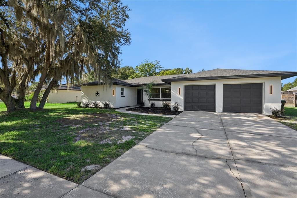 En Venta: $599,900 (4 camas, 2 baños, 1951 Pies cuadrados)