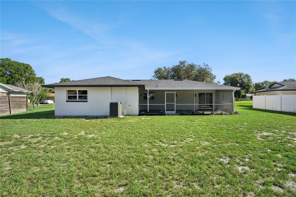En Venta: $599,900 (4 camas, 2 baños, 1951 Pies cuadrados)