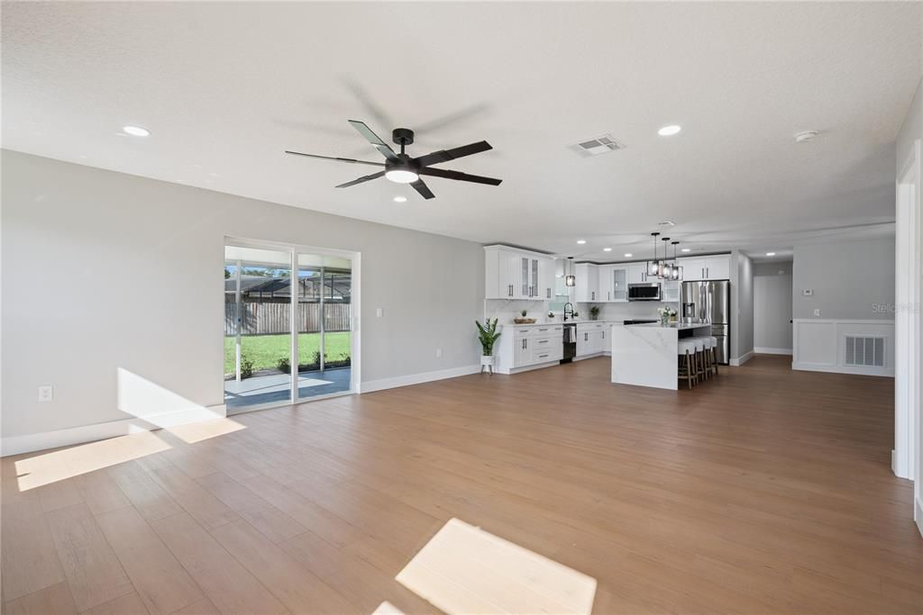 En Venta: $599,900 (4 camas, 2 baños, 1951 Pies cuadrados)