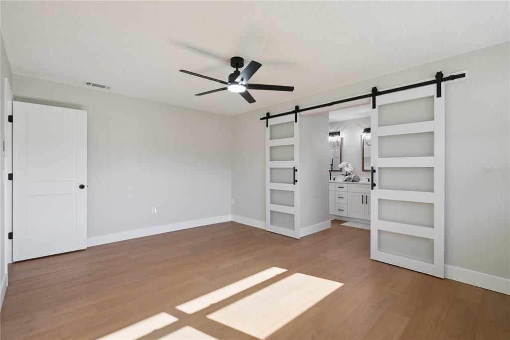 En Venta: $599,900 (4 camas, 2 baños, 1951 Pies cuadrados)