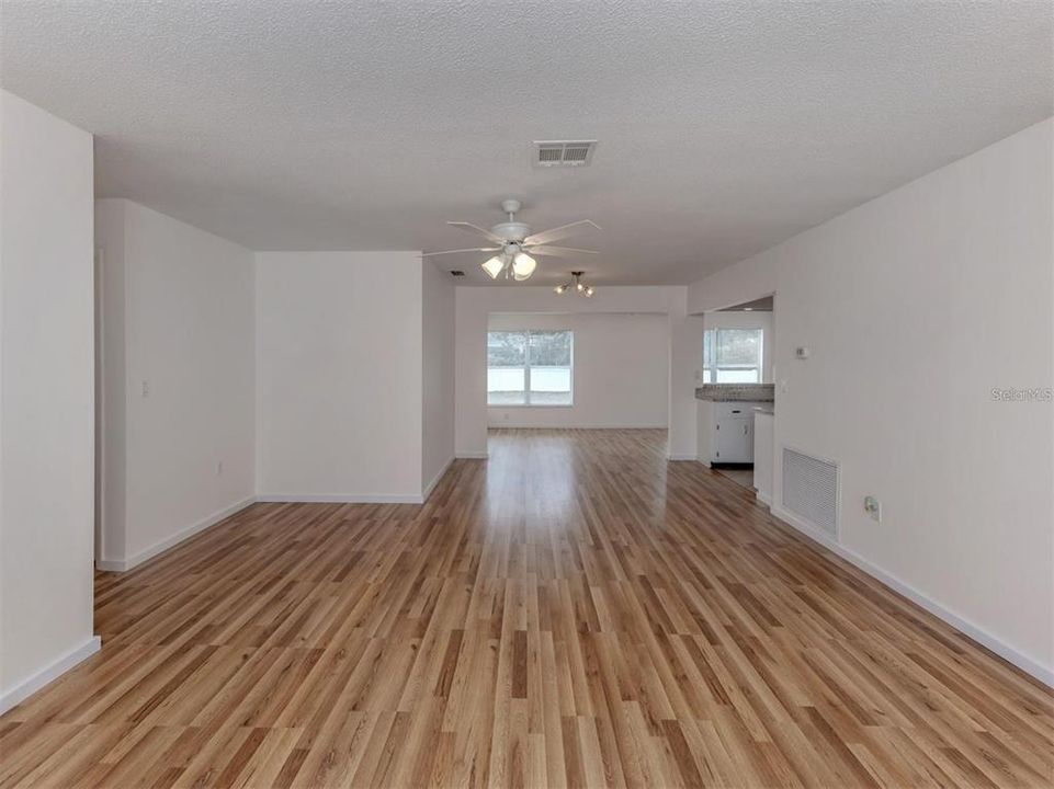 For Rent: $2,400 (2 beds, 2 baths, 1295 Square Feet)