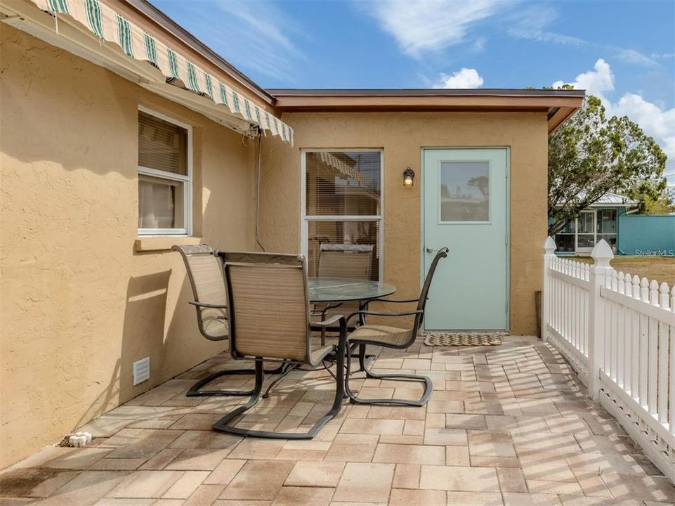 For Rent: $2,400 (2 beds, 2 baths, 1295 Square Feet)