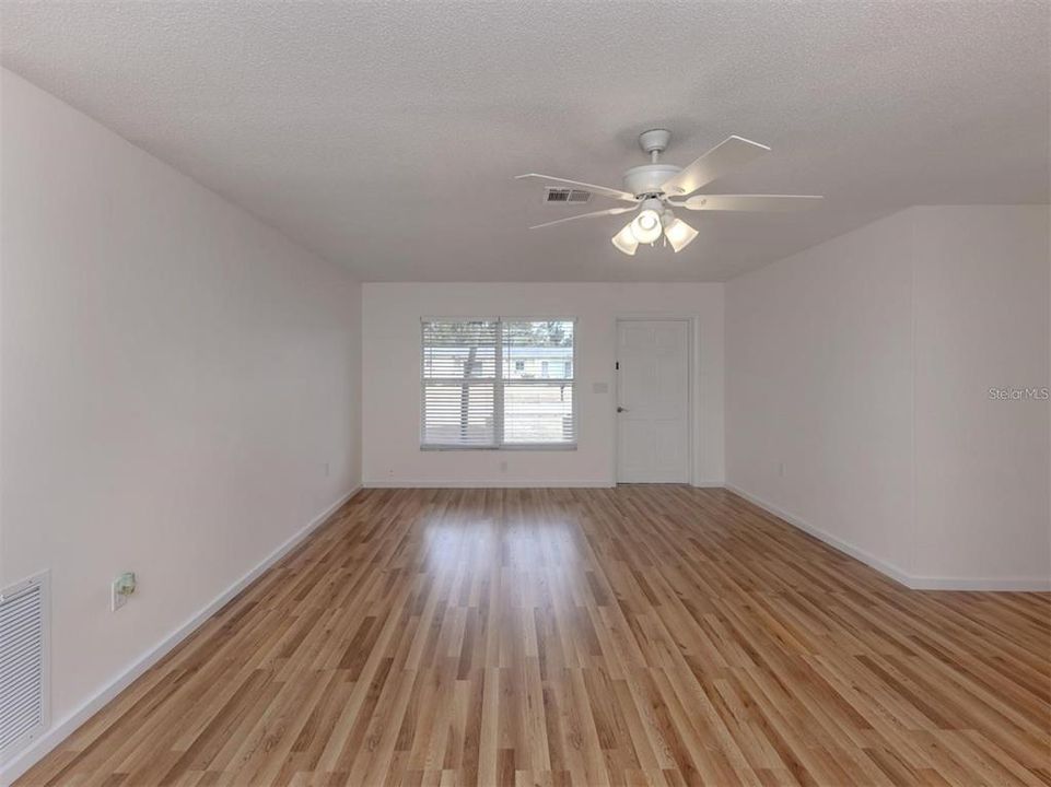 For Rent: $2,400 (2 beds, 2 baths, 1295 Square Feet)