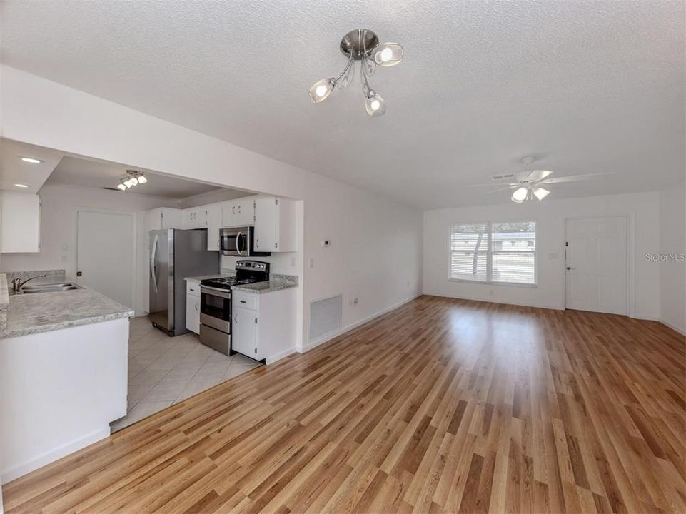 For Rent: $2,400 (2 beds, 2 baths, 1295 Square Feet)