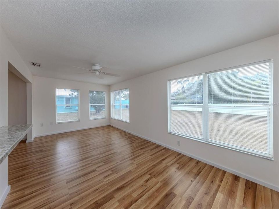 For Rent: $2,400 (2 beds, 2 baths, 1295 Square Feet)