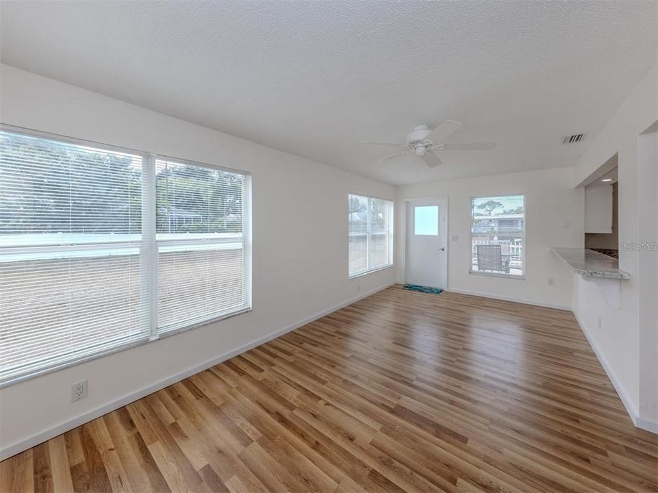 For Rent: $2,400 (2 beds, 2 baths, 1295 Square Feet)