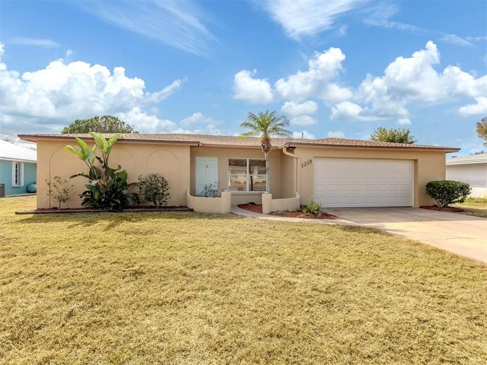 For Rent: $2,400 (2 beds, 2 baths, 1295 Square Feet)
