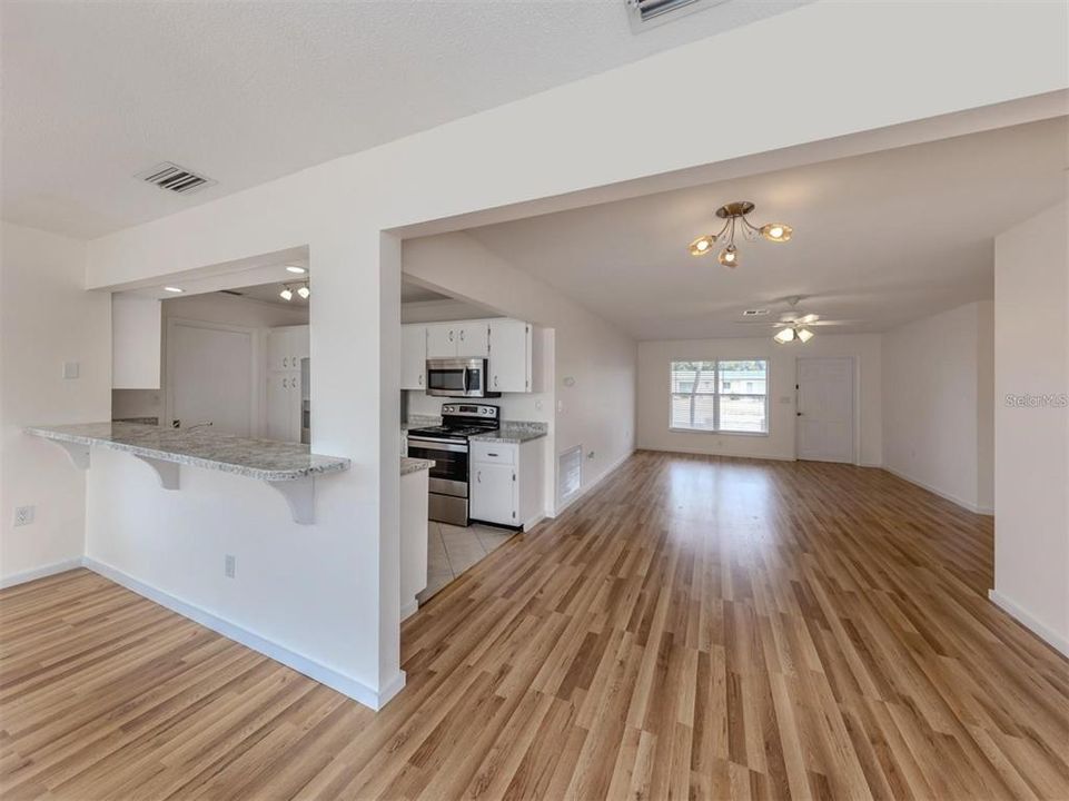 For Rent: $2,400 (2 beds, 2 baths, 1295 Square Feet)