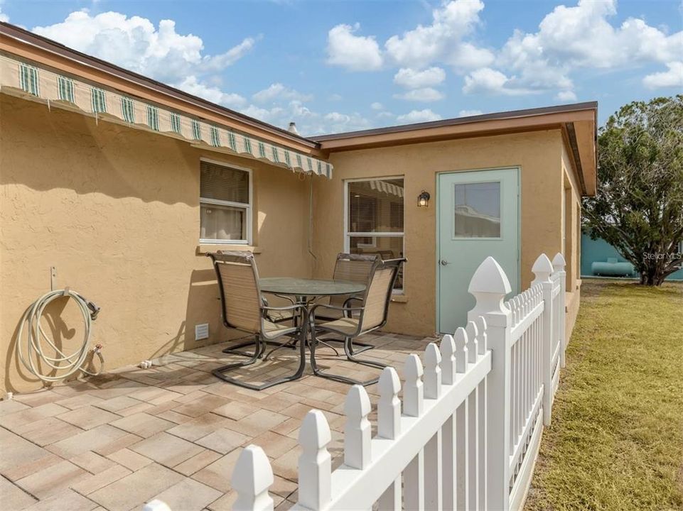 For Rent: $2,400 (2 beds, 2 baths, 1295 Square Feet)