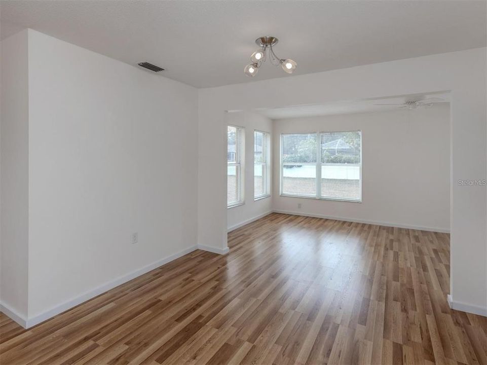 For Rent: $2,400 (2 beds, 2 baths, 1295 Square Feet)