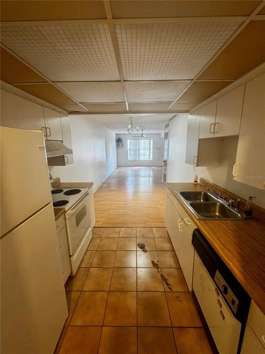 For Sale: $99,000 (1 beds, 1 baths, 730 Square Feet)