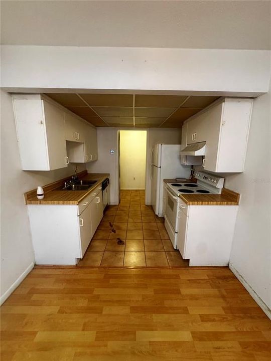 For Sale: $99,000 (1 beds, 1 baths, 730 Square Feet)
