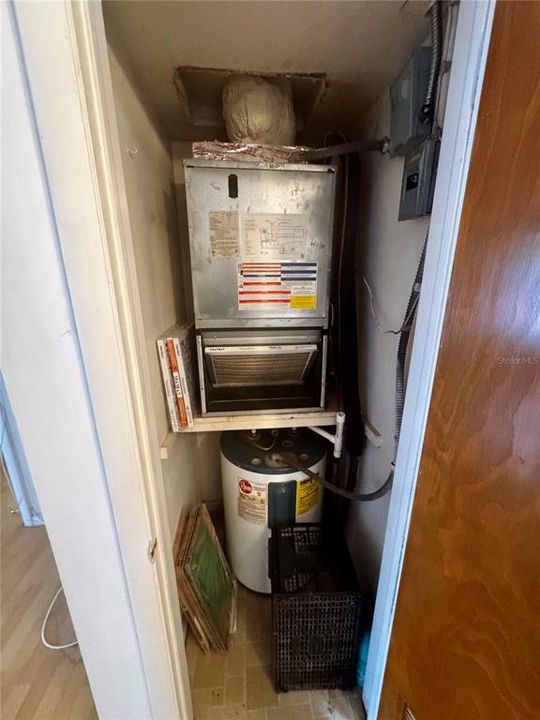 For Sale: $99,000 (1 beds, 1 baths, 730 Square Feet)